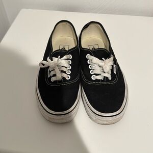 Vans authentic black and white shoe womens 8 good condition